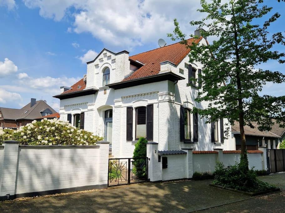 Historische Villa Mit Garten, Luxus Meerbusch Exteriér fotografie